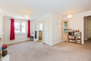 LIVING ROOM- click for photo gallery